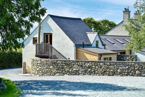 Exterior - 2 Bed in Llannor (oc-cysgul) (Efailnewydd)