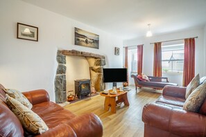 TV - 3 Bed in Aberdaron (oc-wag407) (Aberdaron)