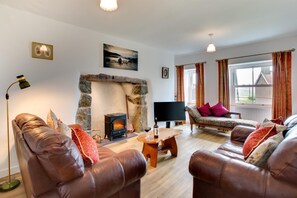 TV - 3 Bed in Aberdaron (oc-wag407) (Aberdaron)