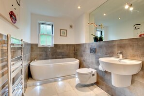 Hair dryer, towels - 2 Bed in Looe (oc-l30065) (Looe)
