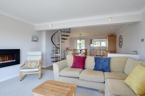 TV - 3 Bed in Y Felinheli (oc-wag686) (Y Felinheli)