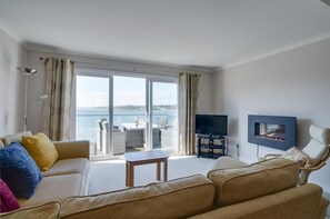 TV - 3 Bed in Y Felinheli (oc-wag686) (Y Felinheli)