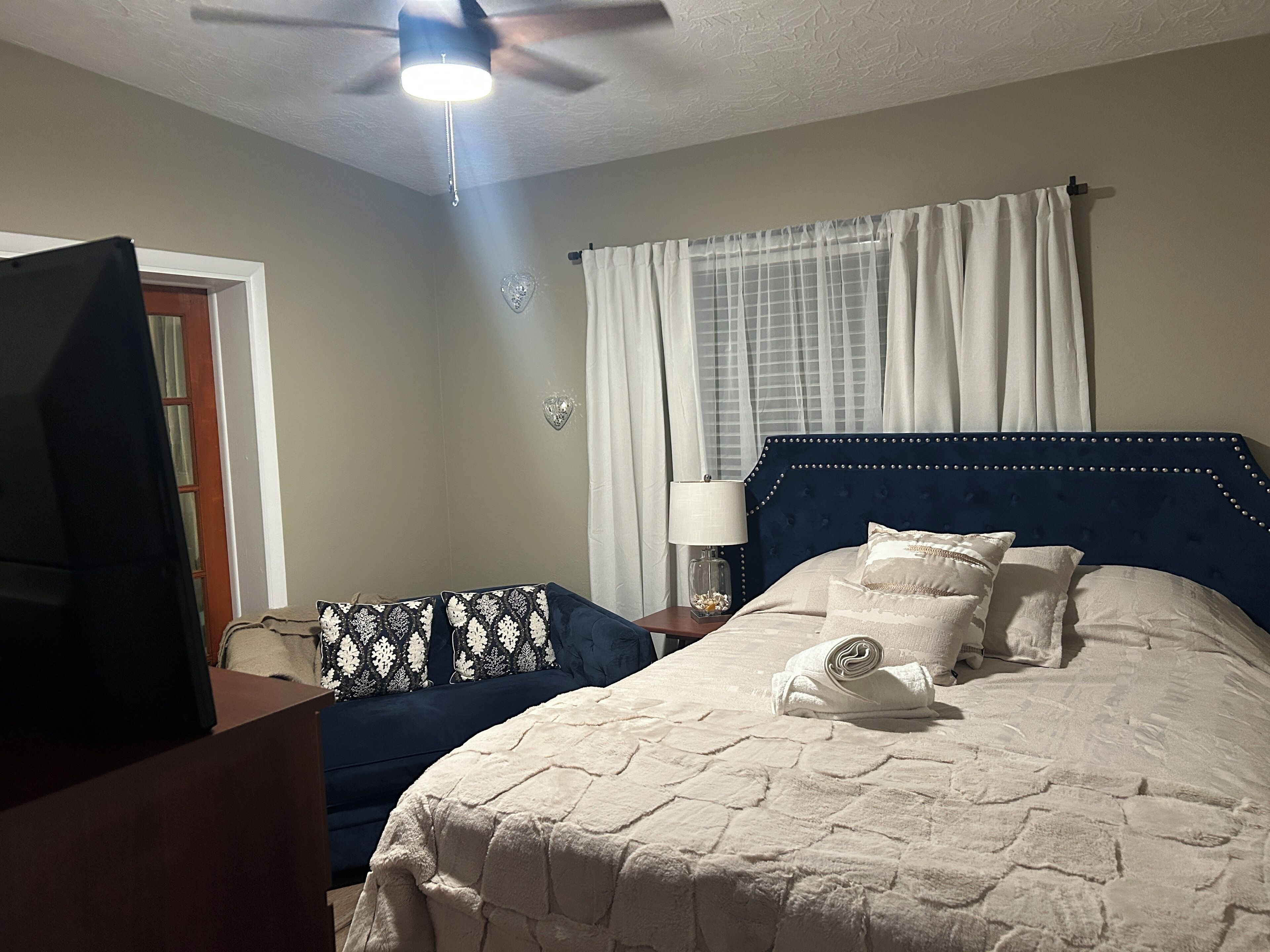 Bügeleisen/Bügelbrett, Internetzugang, Bettwäsche