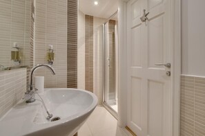 Hair dryer, towels - 2 Bed in Aberaeron (oc-bow173) (Aberaeron)