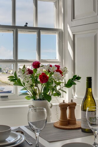 2 Bed in Aberaeron (oc-bow173)