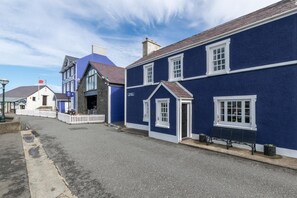 Exterior - 2 Bed in Aberaeron (oc-bow173) (Aberaeron)