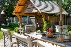 Outdoor dining - 4 Bed in Blakeney (oc-1948) (Blakeney)