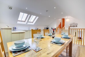 Dining - 4 Bed in New Quay (oc-bow211) (Cross Inn)