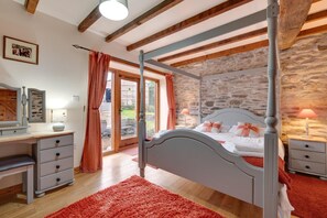 4 bedrooms, iron/ironing board, travel cot, free WiFi - 4 Bed in Llanarmon Dyffryn Ceiriog (oc-bow151) (Llanarmon Dyffryn Ceiriog)