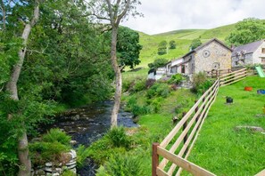 Property grounds - 4 Bed in Llanarmon Dyffryn Ceiriog (oc-bow151) (Llanarmon Dyffryn Ceiriog)