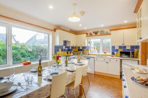 Microwave, oven, dishwasher, high chair - 4 Bed in Abersoch (oc-pelydr) (Abersoch)