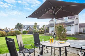 Outdoor dining - 4 Bed in Abersoch (oc-pelydr) (Abersoch)