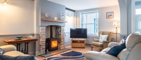 TV, fireplace