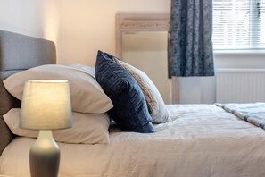 Iron/ironing board, free WiFi, bed sheets