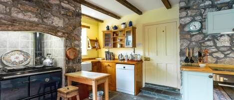 Horno y utensilios de cocina