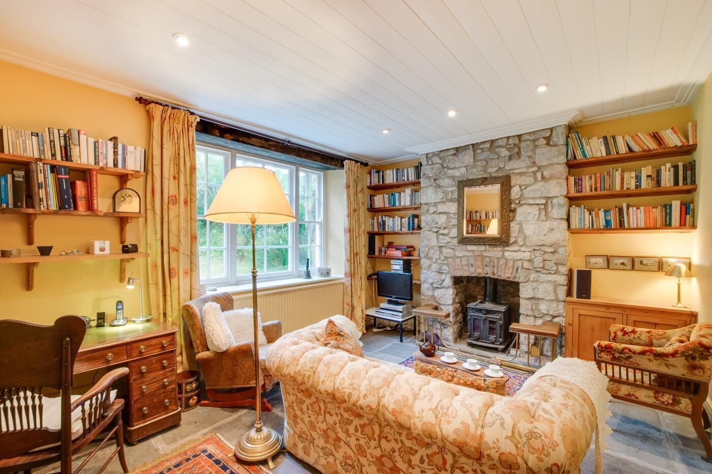 Télévision, cheminée