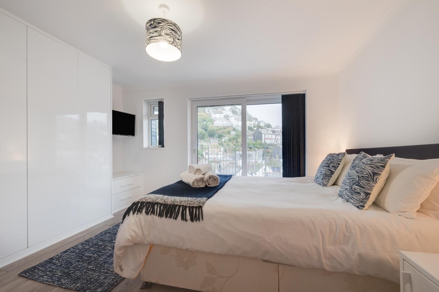 Silitysrauta/-lauta, ilmainen Wi-Fi, vuodevaatteet