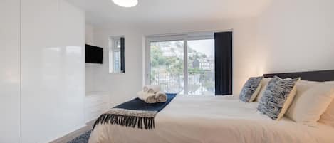 Silitysrauta/-lauta, ilmainen Wi-Fi, vuodevaatteet