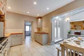 Microwave, oven, dishwasher, high chair - 5 Bed in Sheringham (oc-tidsh) (Sheringham)
