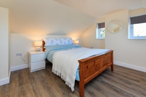 7 chambres, fer et planche à repasser, lit de bébé portatif