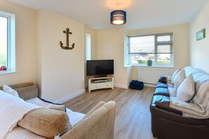 TV - 4 Bed in Llanbedrog (oc-mgwyn) (Llanbedrog)