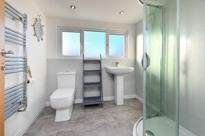 Hair dryer, towels - 4 Bed in Llanbedrog (oc-mgwyn) (Llanbedrog)