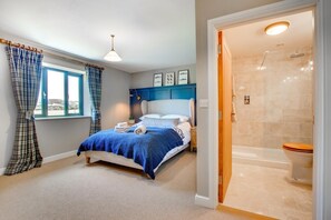 Tabla de planchar con plancha, wifi gratis y ropa de cama 