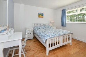 Iron/ironing board, free WiFi - 2 Bed in Llanbedrog (oc-4glyny) (Llanbedrog)