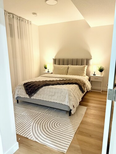 Spacious Luxury Private Basement Suite Near YYC Airport