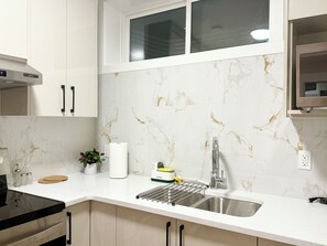 Fridge, microwave, oven, stovetop