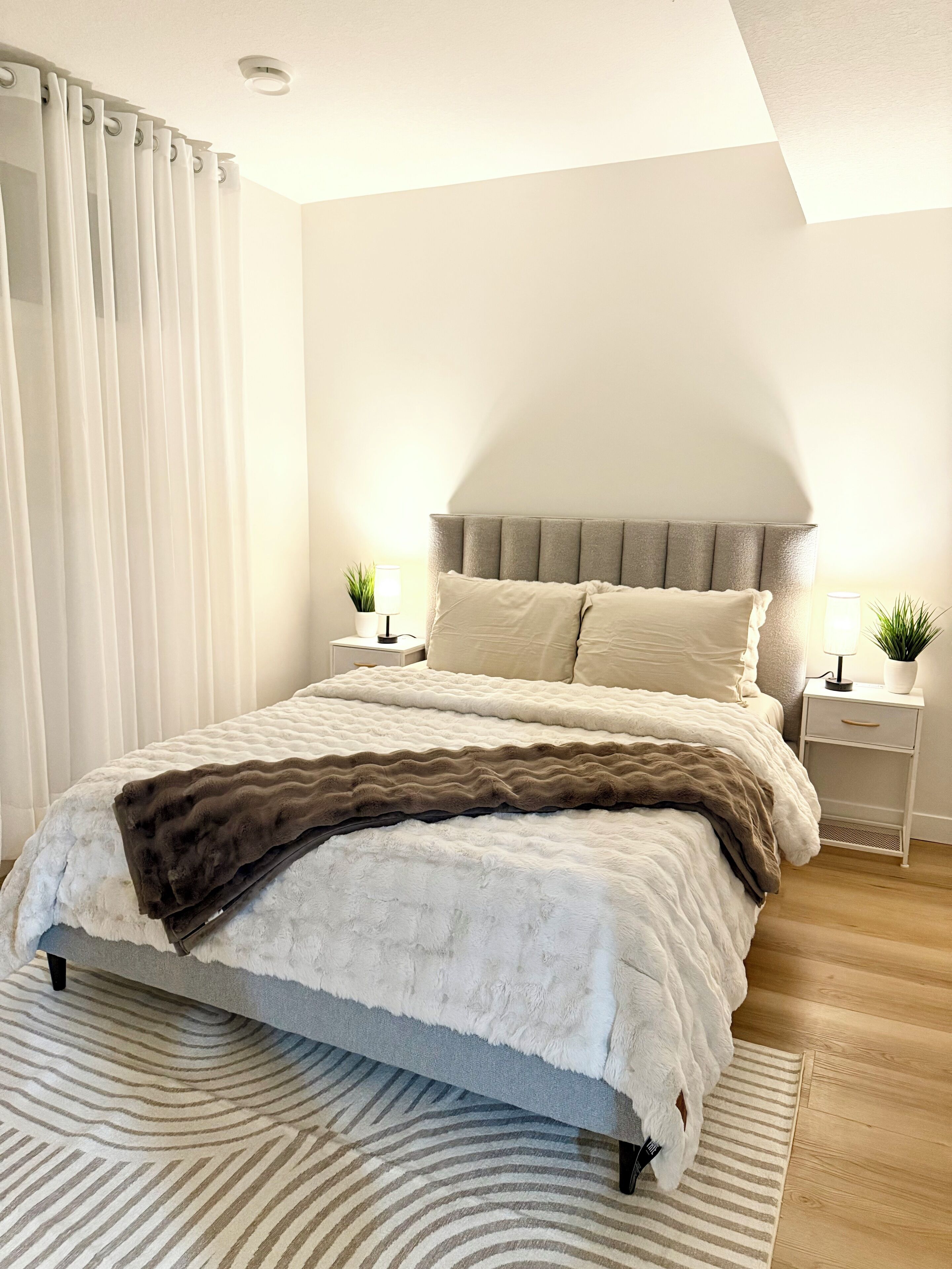 2 slaapkamers, een kluis op de kamer, een bureau