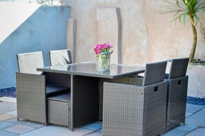 Outdoor dining - 5 Bed in Pwllheli (oc-daufry) (Abersoch)