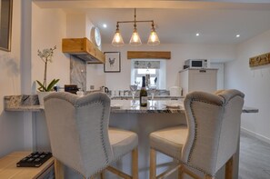 Microwave, oven, dishwasher, high chair - 1 Bed in Conwy (oc-bow118) (Conwy)