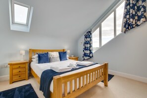 Iron/ironing board, travel crib, free WiFi, bed sheets - 3 Bed in Fowey (oc-p00755) (Fowey)