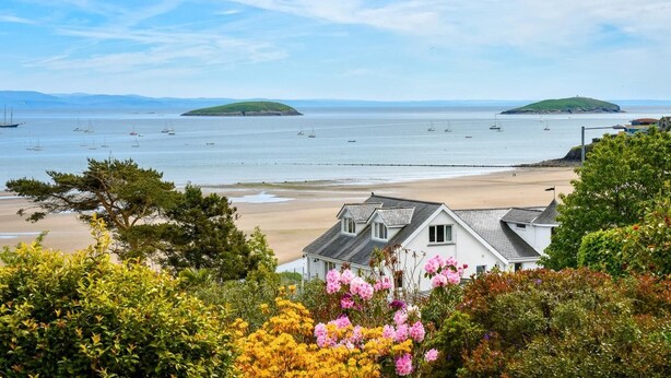A coastal view with a beach, boats, and houses. - 4 Bed in Abersoch (oc-trefab) (Abersoch)