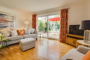 TV - 2 Bed in Wells-next-the-Sea (oc-nccoco) (Wells-next-the-Sea)