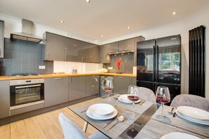 Microonde, forno, lavastoviglie, pentole/stoviglie/utensili