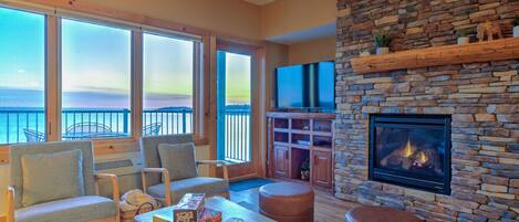 TV connectée, cheminée, espaces bureaux