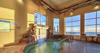 NEW: Two Harbors Superior Lakefront 1BR Corner | Pool | Hot Tub & Sauna | EV