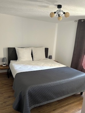 3 bedrooms, iron/ironing board, travel cot, free WiFi - Modern villa with garden ideal for a comfortable, relaxing stay. (Le Poët)