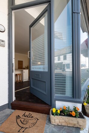 Exterior detail - 1 Bed in Beer (oc-jbtche) (Beer)