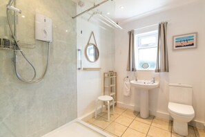 Towels - 4 Bed in Llanbedrog (oc-gwynty) (Llanbedrog)