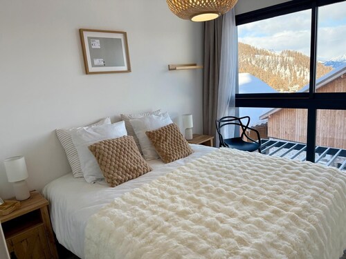 Chalet du Cerf Blanc Risoul 1850
Neuf, baie vitrée sur terrasse, 200m des pistes