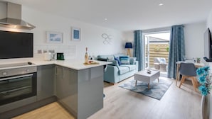 Microwave, oven, dishwasher, cookware/dishes/utensils - 1 Bed in Porthleven (oc-portb) (Porthleven)