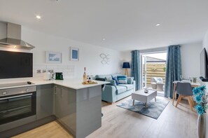 Microwave, oven, dishwasher, cookware/dishes/utensils - 1 Bed in Porthleven (oc-portb) (Porthleven)