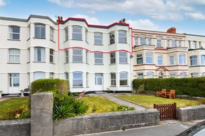 Exterior - 3 Bed in Pwllheli (oc-sealig) (Pwllheli)