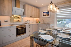 Microwave, oven, dishwasher, high chair - 3 Bed in Pwllheli (oc-sealig) (Pwllheli)