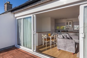 Outdoor dining - 2 Bed in Abersoch (oc-23caed) (Abersoch)