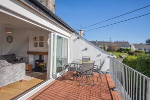 Outdoor dining - 2 Bed in Abersoch (oc-23caed) (Abersoch)