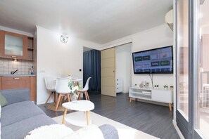 TV - The Cozy : Terrace • Parking • Pool • A/C (Grasse)
